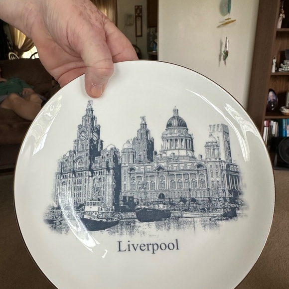 Liverpool Commemorative Collectable Plate - Picture 1 of 4